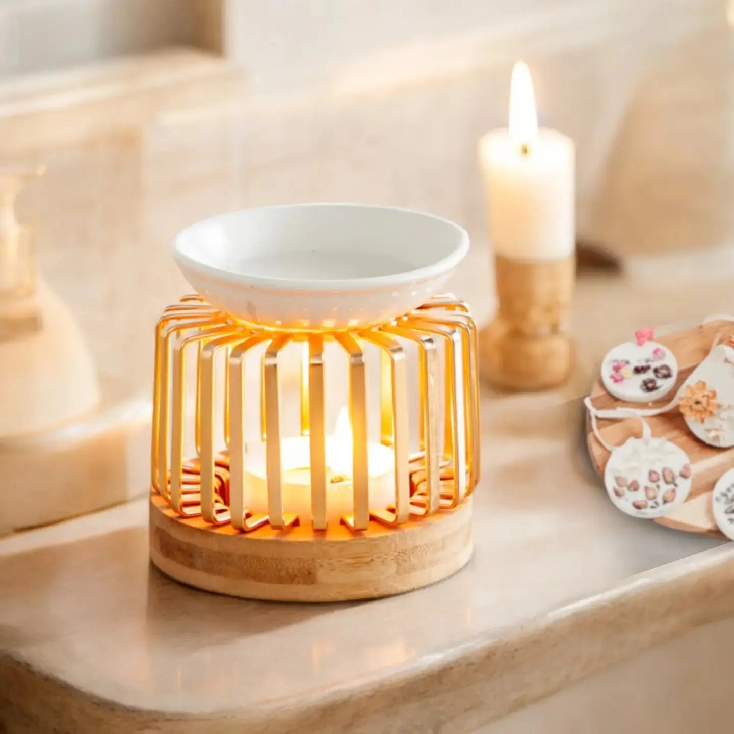 Brule parfum moderne en métal, céramique et bambou Aero